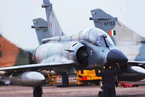 'Ukraine không cần tiêm kích Mirage 2000 của Pháp'