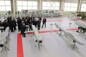 Tiêm kích Su-57 nhận tên lửa Kh-69 hình vuông đáng sợ