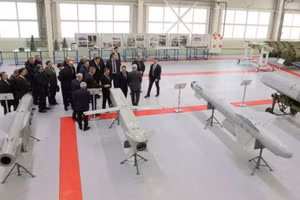 Tiêm kích Su-57 nhận tên lửa Kh-69 hình vuông đáng sợ