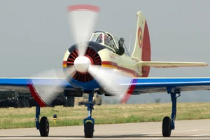 Romania dùng 'máy bay bà già' Yak-52 để huấn luyện phi công F-16