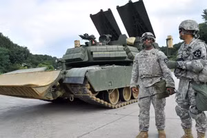 Xe tăng phá mìn M1150 ABV của Mỹ sẽ không giúp ích gì cho Kiev?