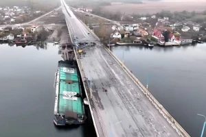 Giao tranh nóng bỏng đang diễn ra gần cầu Antonovsky