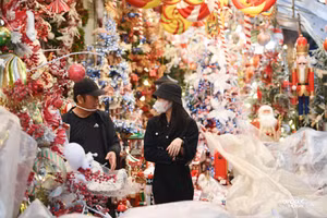 Hàng Mã trang hoàng đón Giáng sinh sớm