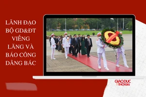 Lãnh đạo Bộ GD&ĐT viếng Lăng và báo công dâng Bác