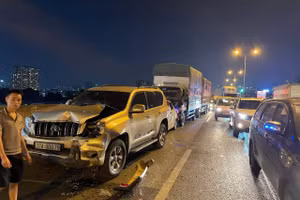 Tai nạn liên hoàn, đường vành đai 3 trên cao ùn tắc dài