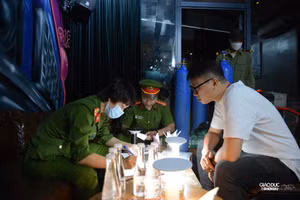 Thu giữ 80kg khí cười trong cơ sở giải trí ở quận Hoàn Kiếm