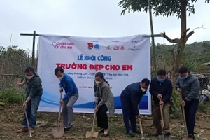 Khởi công công trình “Trường đẹp cho em” tại điểm trường Phiêng Lằn, trường phổ thông DTBT Tiểu học Nậm Chà