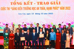 Trao giải cho các tập thể đạt giải tại cuộc thi.