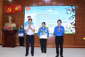 Tỉnh đoàn Lai Châu tuyên dương "học sinh 3" tốt trong năm học 2021 - 2022.