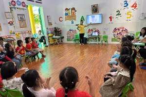 Một buổi học của các bé mầm non tại TP Lào Cai.