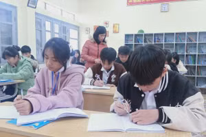 Tiết học của học sinh lớp 10 trường DTNT THPT huyện Sìn Hồ.