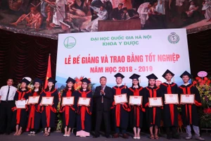 Lễ trao bằng tốt nghiệp khóa 2018 - 2019 của Khoa Y Dược