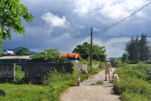 Lực lượng chức năng tiến hành bảo vệ hiện trường, điều tra nguyên nhân vụ việc.