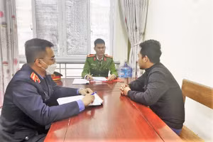 Cơ quan chức năng làm việc với Nguyễn Văn Khải.