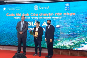 Vinh danh và trao giải tác phẩm xuất sắc của cuộc thi ảnh “Câu chuyện rác nhựa”