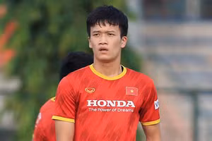 Hoàng Đức được chuyên gia châu Âu Jernej Kamensek khuyên sớm xuất ngoại.