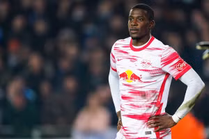 Nordi Mukiele của RB Leipzig nhận dược sự quan tâm đặc biệt của Man United.