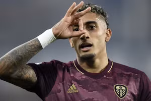 Raphinha của Leeds United lọt tầm ngắm của Barca.