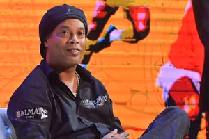 Ronaldinho gia nhập CLB RANS Cilegon FC của Indonesia.