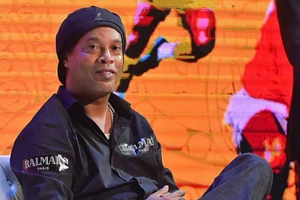 Ronaldinho gia nhập CLB RANS Cilegon FC của Indonesia.