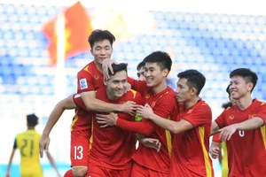 U23 Việt Nam dễ dàng đánh bại U23 Malaysia để tiến vào Tứ kết.