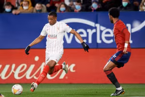 Thi đấu mờ nhạt, Martial bị CLB Sevilla trả về Man United.