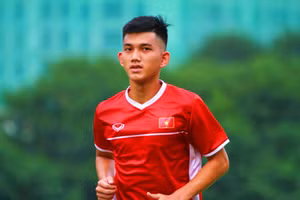 Nguyễn Cảnh Anh cùng 4 cầu thủ bị loại khỏi Olympic Việt Nam.