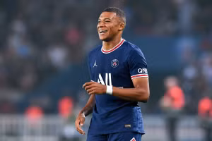 Kylian Mbappe vẫn chưa quyết định sẽ tiếp tục gắn bó với PSG.