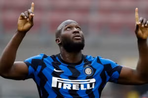 Romelu Lukaku lọt tầm ngắm của hai hai đại gia châu Âu.