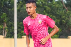 Kenny Phi Hoàng Chandler hiện đang thử việc ở CLB HL Hà Tĩnh.