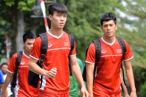 Văn Hậu và Duy Mạnh nhiễm Covid-19 trước ngày V.League khởi tranh