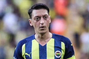 Mesut Ozil có ý định theo nghiệp game thủ chuyên nghiệp ở tuổi 33.