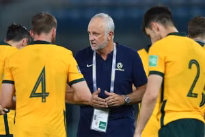 HLV tuyển Australia hiện đang trong tình trạng cách ly do nhiễm Covid-19.