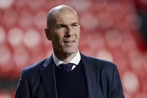 HLV Zinedine Zidane ẩn ý muốn làm việc tại Ý.