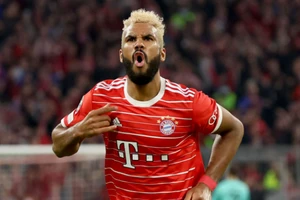 Eric Maxim Choupo sẵn sàng gia nhập Man United.