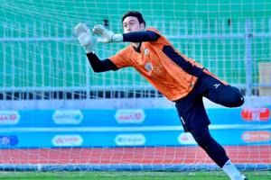 Đặng Văn Lâm trở lại tập luyện sau chấn thương.