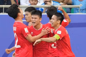 Màn trình diễn của tuyển Việt Nam trước Nhật Bản được báo chí khu vực ngợi khen.