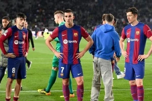 Barca nhận án phạt nặng từ Liên đoàn bóng đá châu Âu.