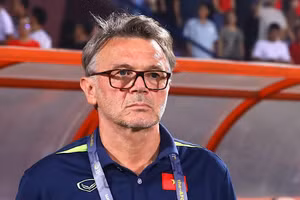 HLV Troussier nhận nhiều hoài nghi sau thất bại của tuyển Việt Nam.