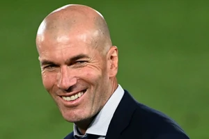 Zidane không thay thế HLV Ten Hag dẫn dắt MU như đồn đoán.