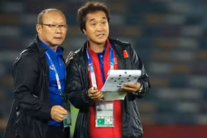 HLV Lee Yong Jin hiện là ứng cử viên dẫn dắt tuyển Việt Nam.