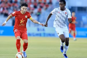Bicou Bissainthe làm khán giả ở vòng 13 V-League vì án treo giò.