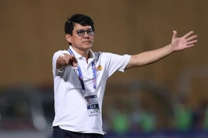 HLV Vũ Tiến Thành sớm chuẩn bị kế hoạch cho trận play-off.