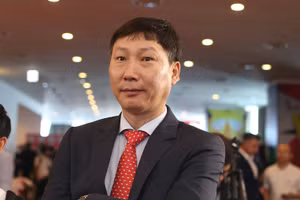 HLV Kim Sang Sik hiện đang có trong tay danh sách phụ cho tuyển Việt Nam.