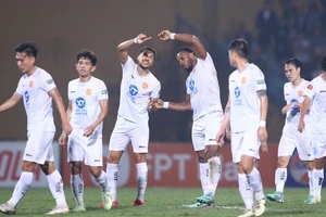 CLB Nam Định có cơ hội lớn đăng quang ngôi vô địch V-League.