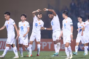 CLB Nam Định có cơ hội lớn đăng quang ngôi vô địch V-League.