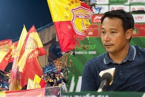 HLV Vũ Hồng Việt hài lòng với trận thắng Hà Nội FC.