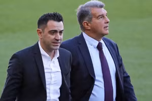 Chủ tịch Barca đồng ý để huấn luyện viên Xavi từ chức.