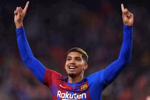 Ronald Araujo nằm trong kế hoạch mua sắm của MU.