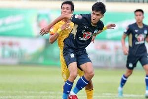 Hoàng Anh Gia Lai hòa Khánh Hòa FC ở vòng 11 V-League.